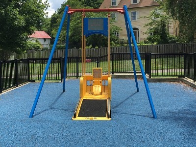 Без преград: зачем нужны инклюзивные площадки городу? Без преград: зачем нужны инклюзивные площадки городу?